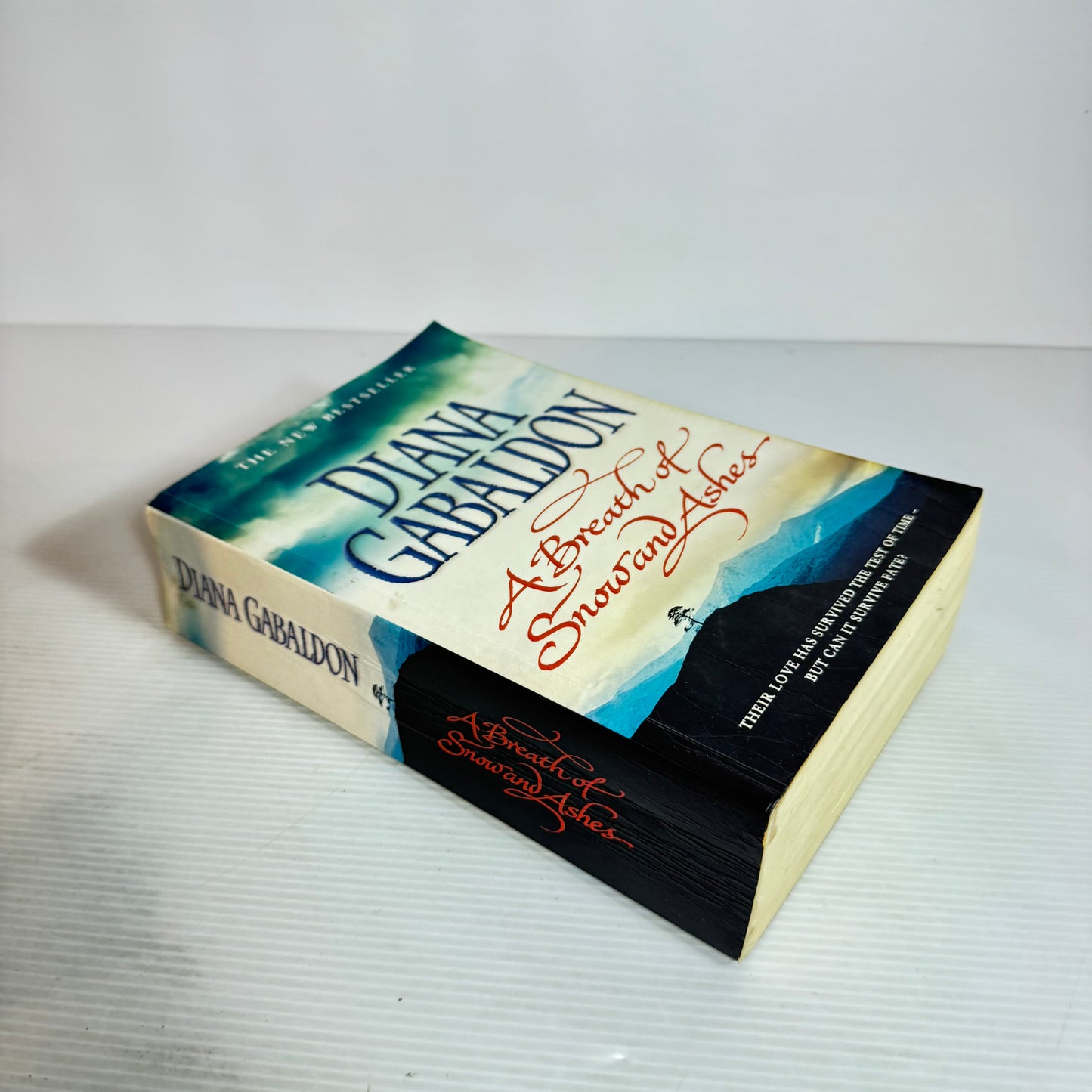 A Breath of Snow and Ashes - Diana Gabaldon