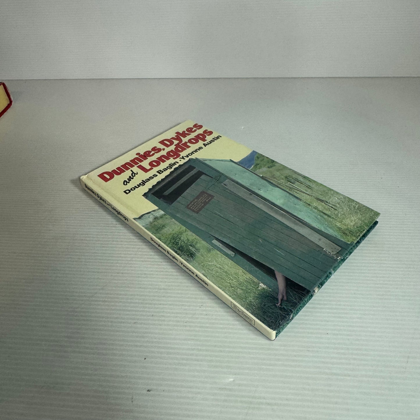 Dunnies, Dykes And Longdrops - Douglas Baglin & Yvonne Austin (Vintage 1984)