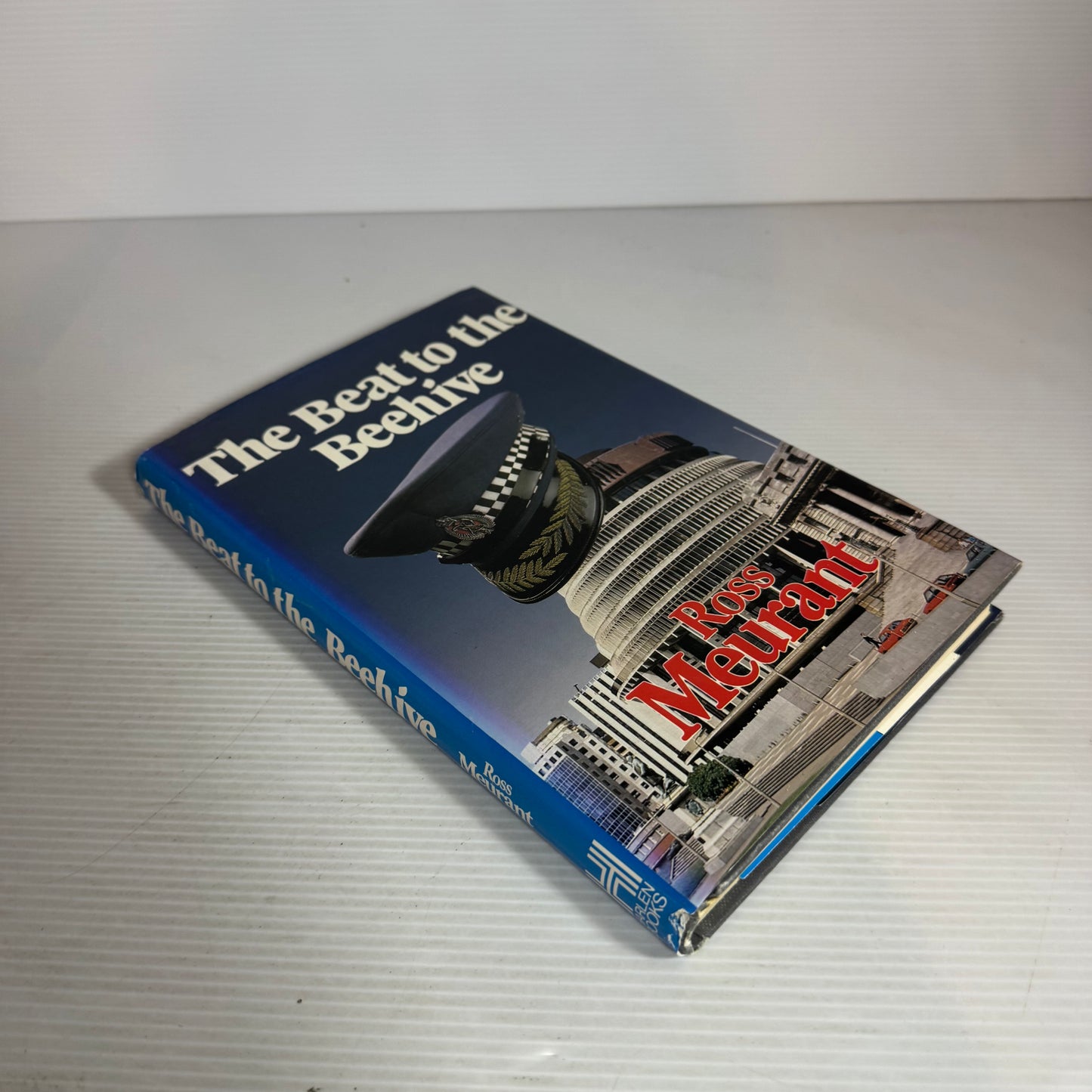 The Beat to the Beehive - Ross Meurant (First Edition 1989)