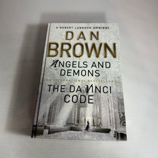 A Robert Langdon Omnibus : Angels and Demons & The Da Vinci Code - Dan Brown