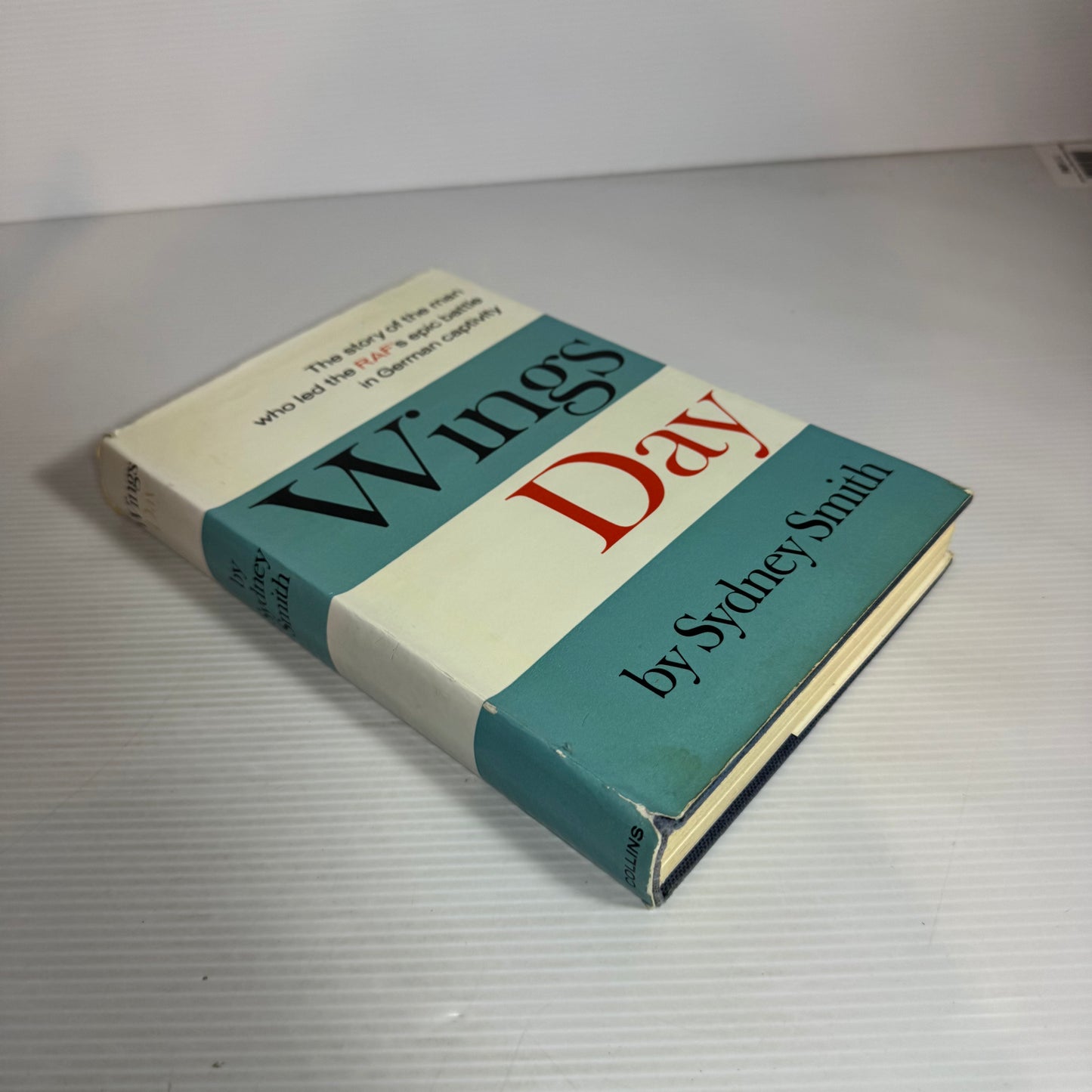 Wings Day : The Story of the Man Who Led the RAF's Epic Battle in German Captivity - Sydney Smith (Vintage 1968)