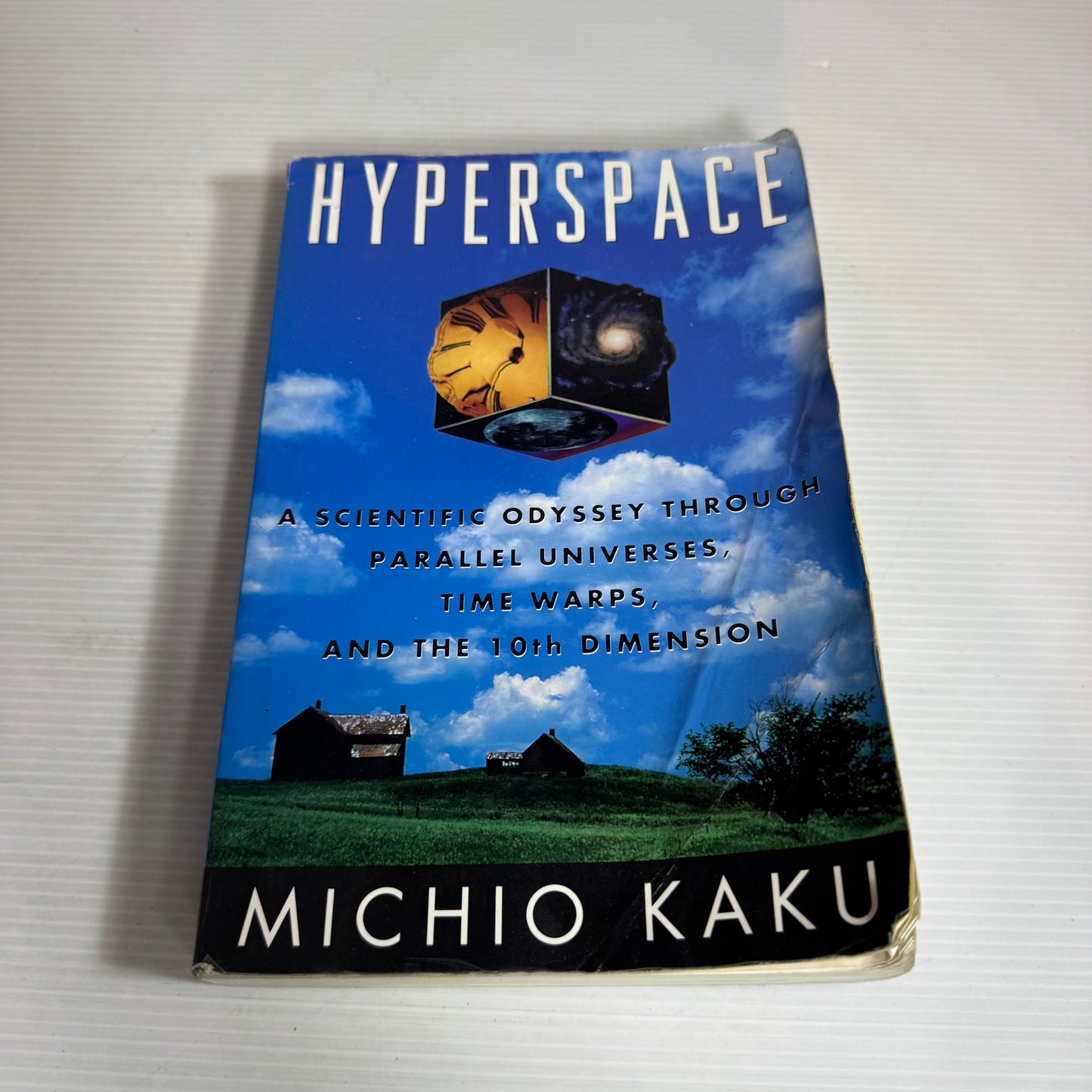 Hyperspace : A Scientific Odyssey Through Parallel Universes, Time Warps, and the 10th Dimension - Michio Kaku
