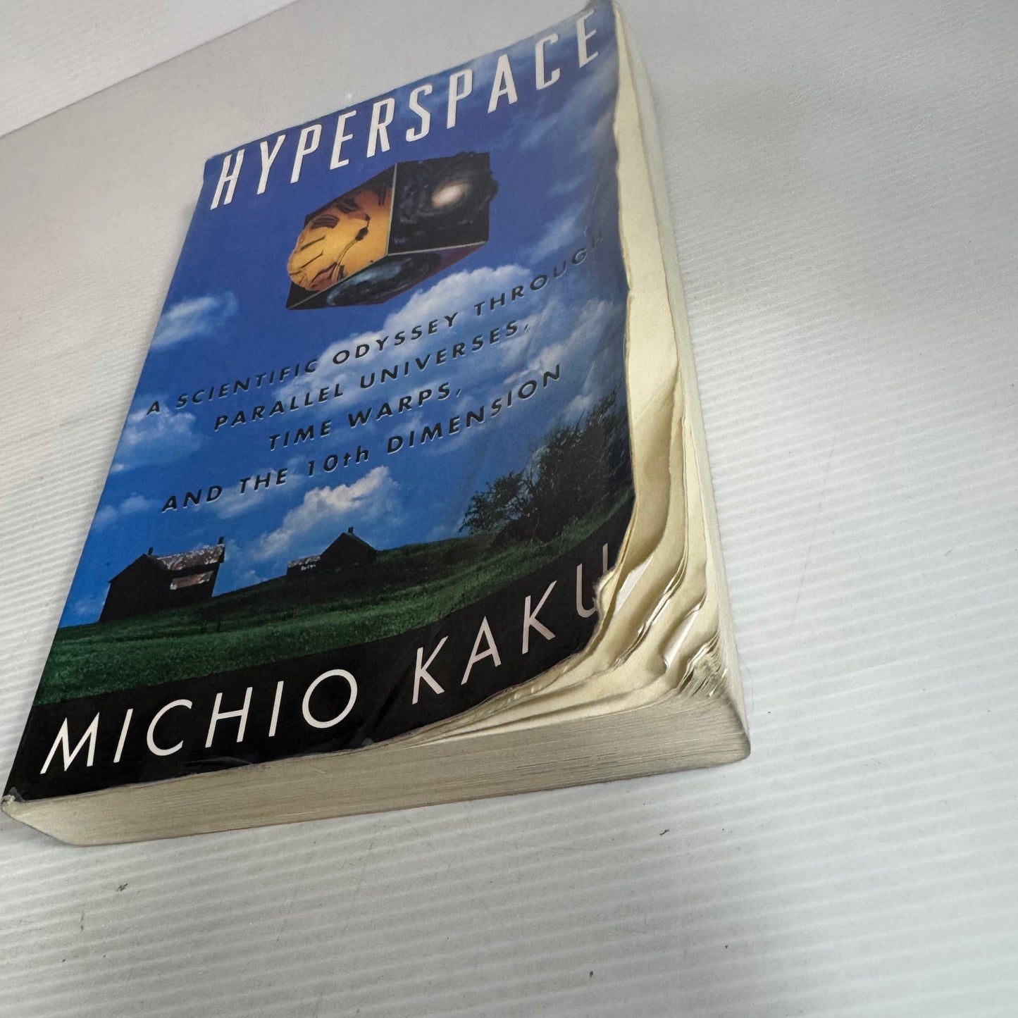 Hyperspace : A Scientific Odyssey Through Parallel Universes, Time Warps, and the 10th Dimension - Michio Kaku