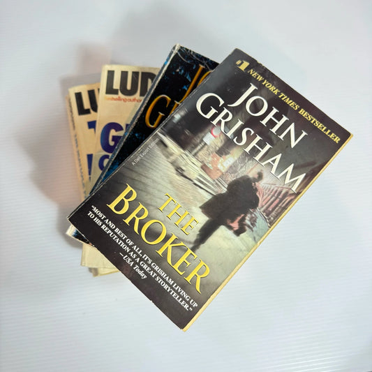 Suspense/Thriller Book Bundle x 4 : John Grisham & Ludlum  (2010)