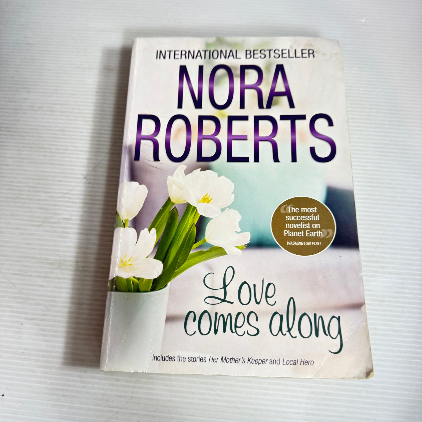 Love Comes Along - Nora Roberts