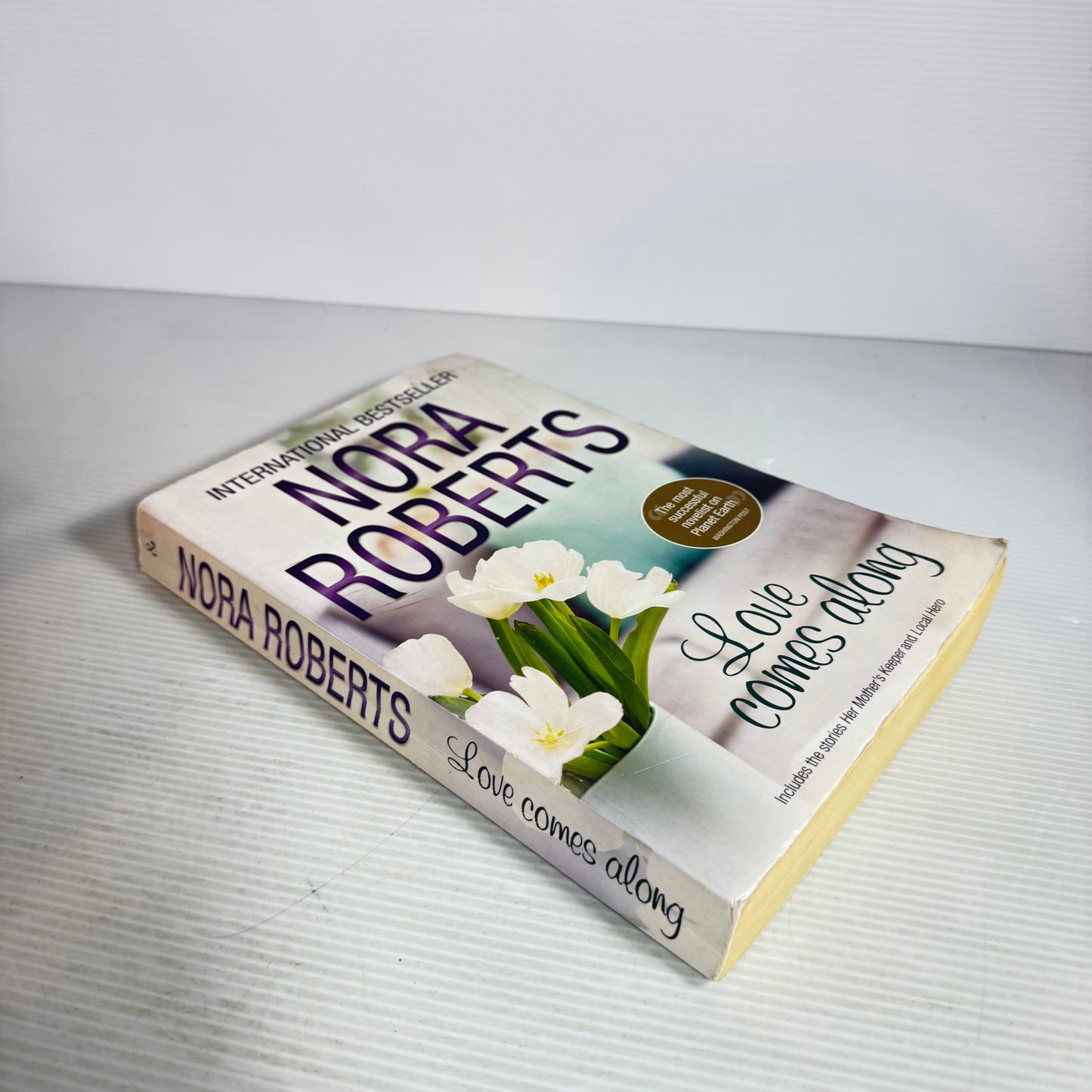 Love Comes Along - Nora Roberts