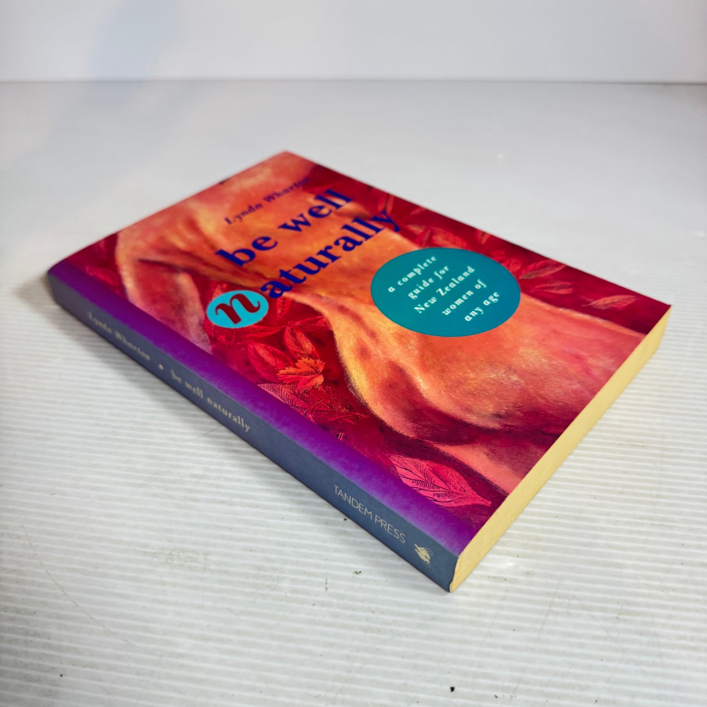 Be Well Naturally : A Complete Guide for New Zealand Women of Any Age - Lynda Wharton