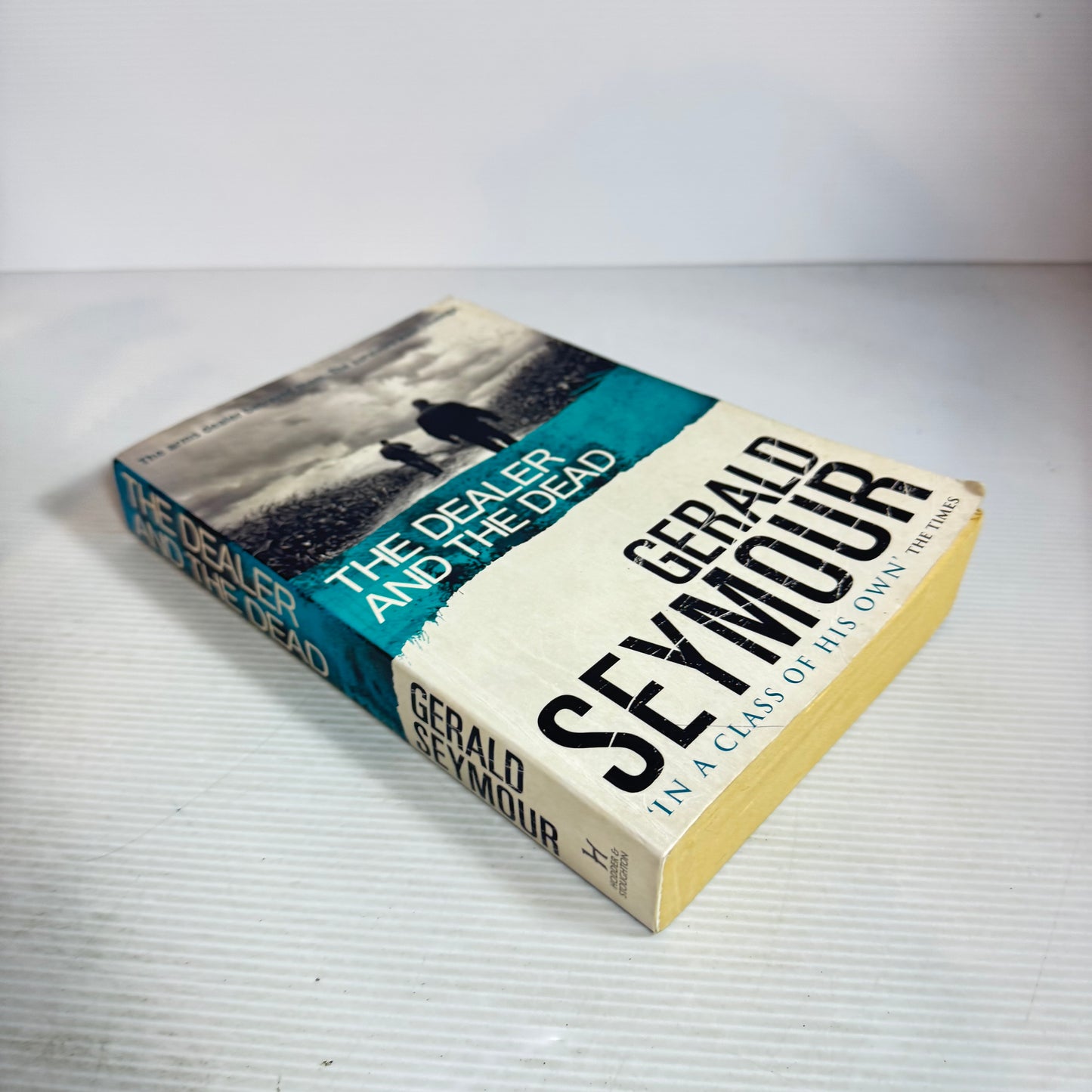 The Dealer and the Dead - Gerald Seymour