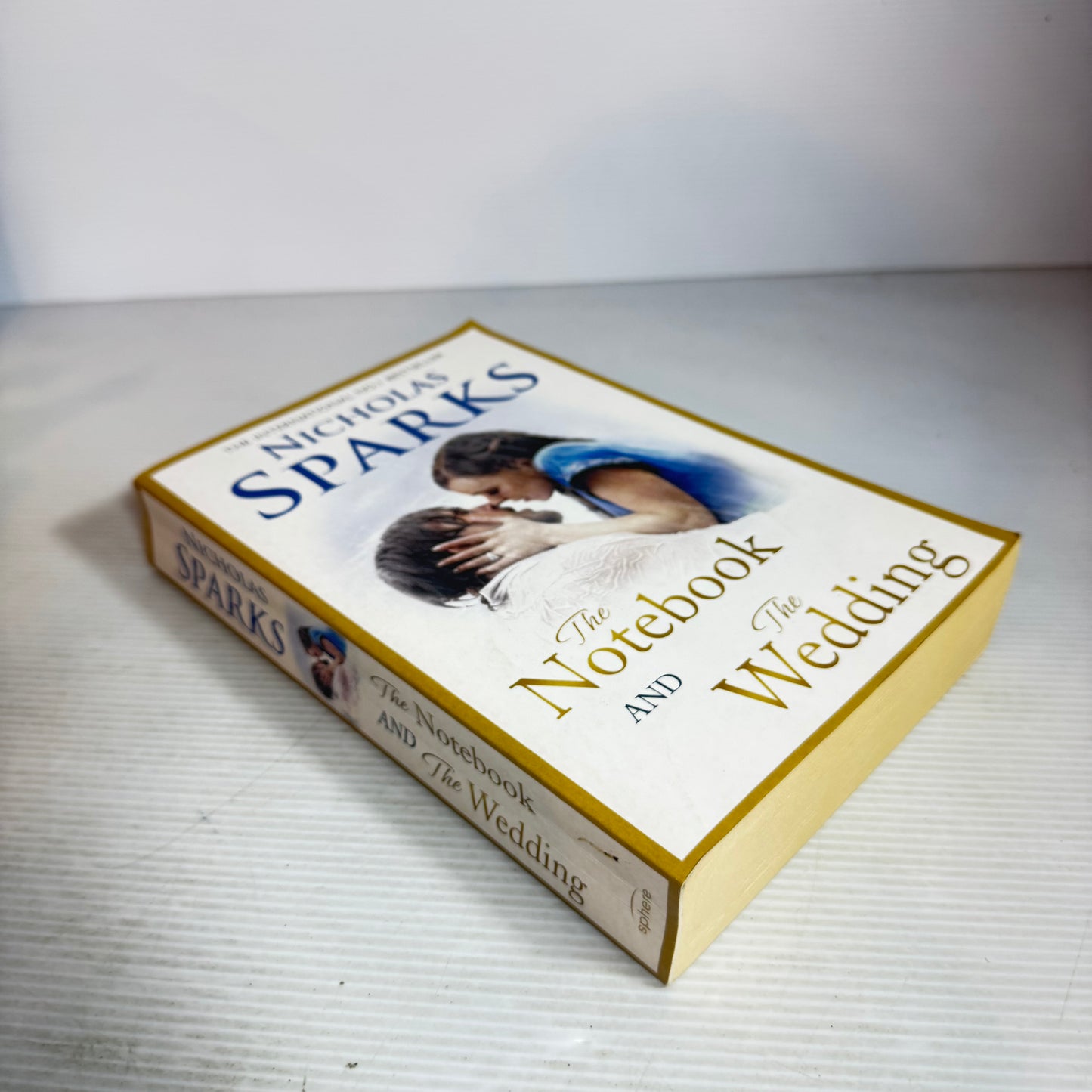 The Notebook & The Wedding : 1 Book 2 Stories - Nicholas Sparks