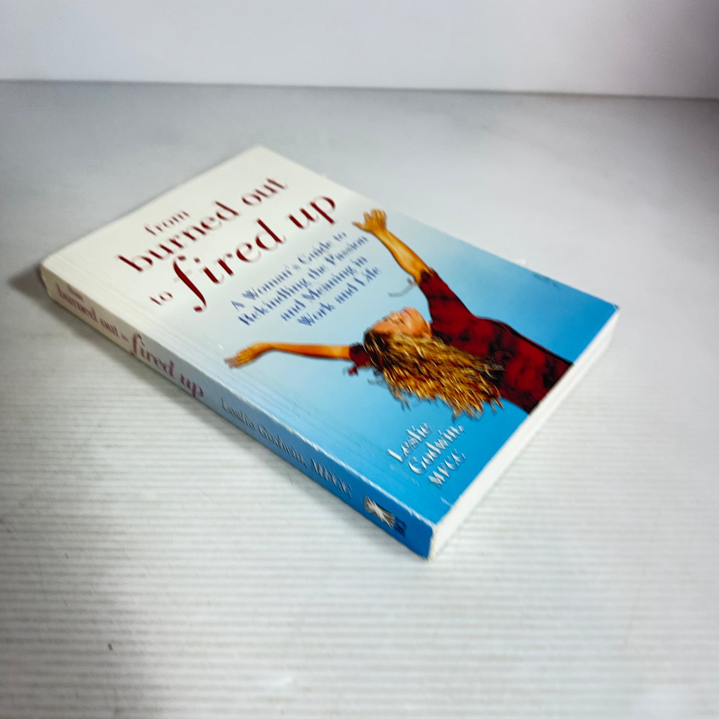 From Burned Out to Fired Up : A Women's Guide to Rekindling the Passion and Meaning in Work and Life - Leslie Godwin, MFCC