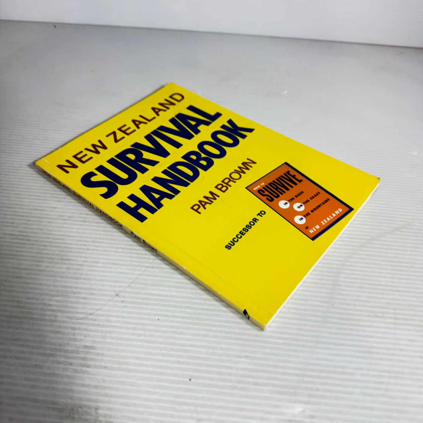New Zealand Survival Handbook - Pam Brown