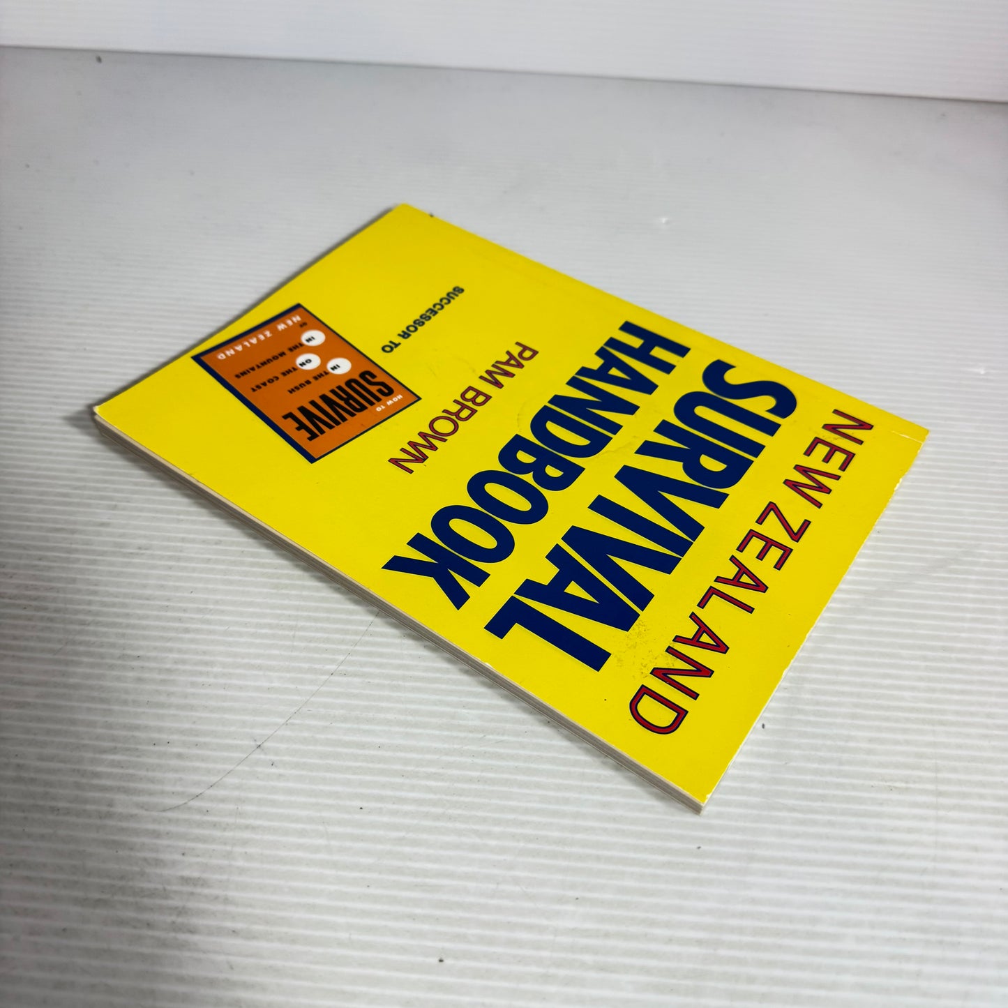 New Zealand Survival Handbook - Pam Brown