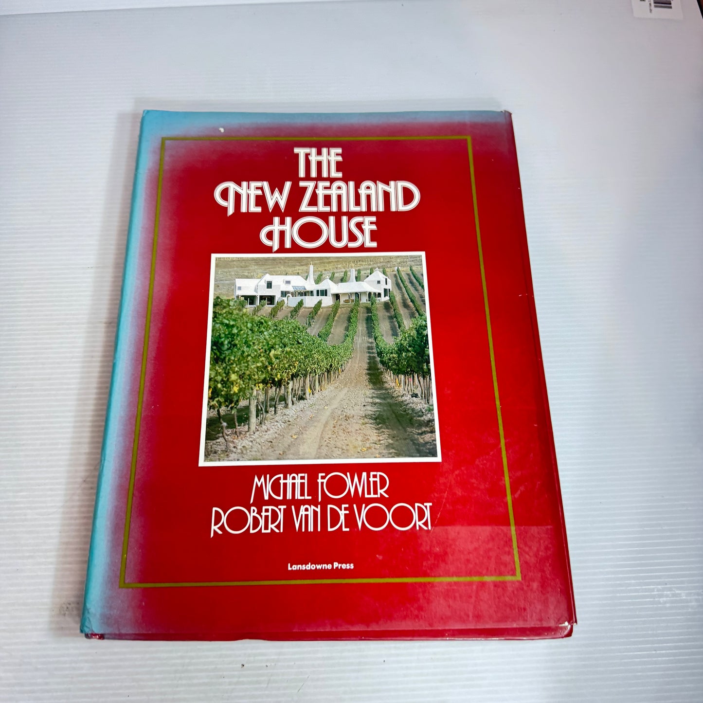 The New Zealand House - Michael Fowler & Robert Van De Voort (Vintage 1984)