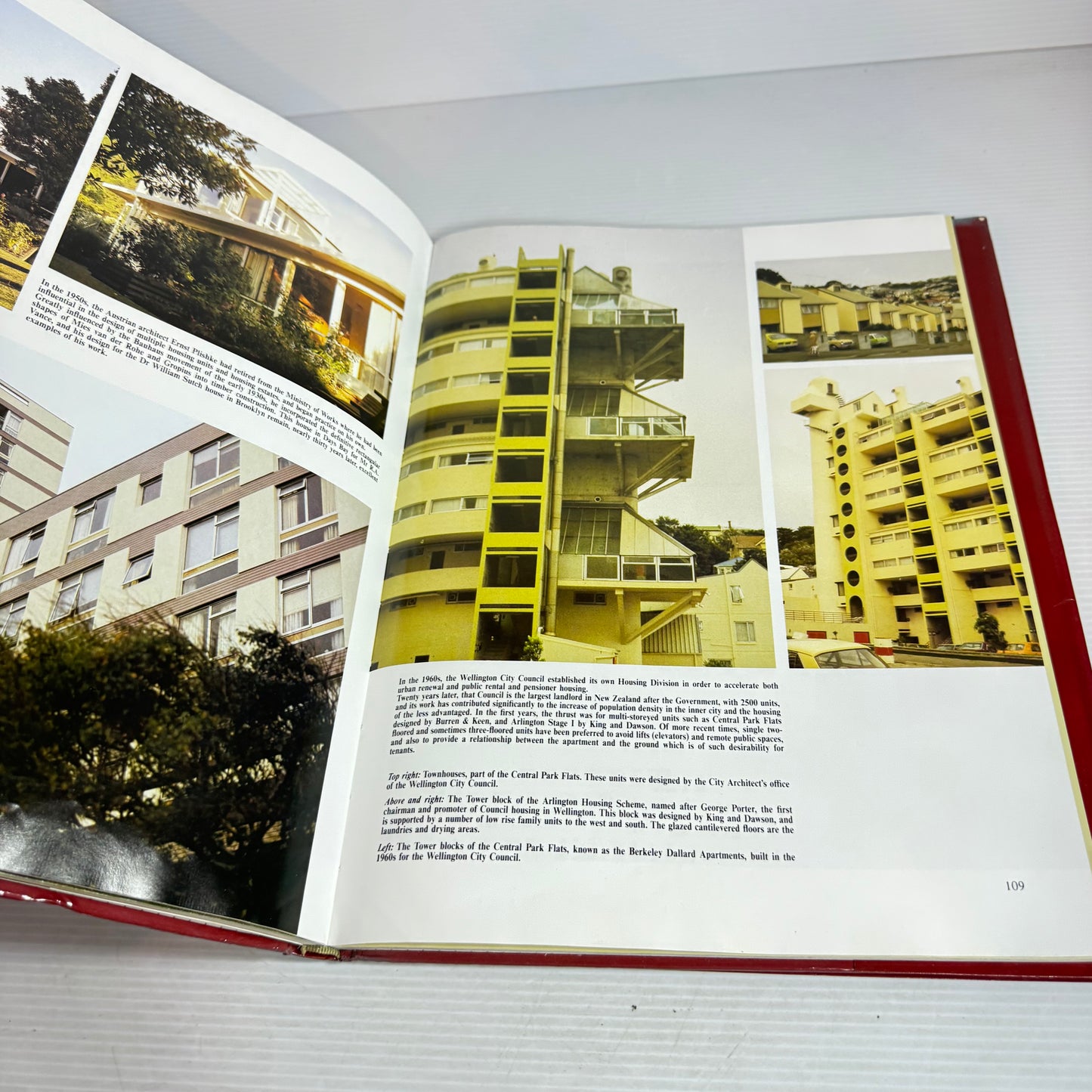 The New Zealand House - Michael Fowler & Robert Van De Voort (Vintage 1984)