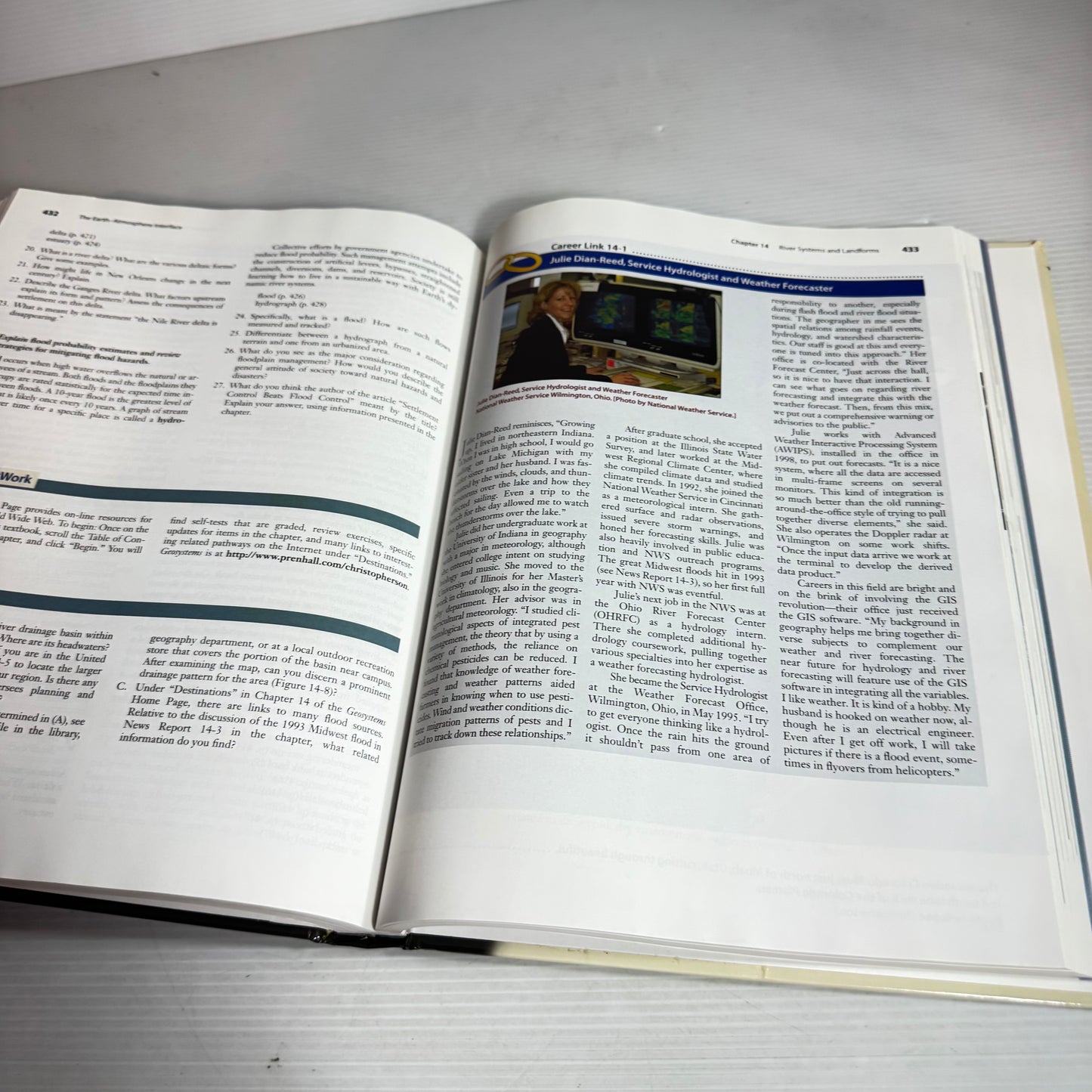 Geosystems (4th Ed.) - Robert W. Christopherson