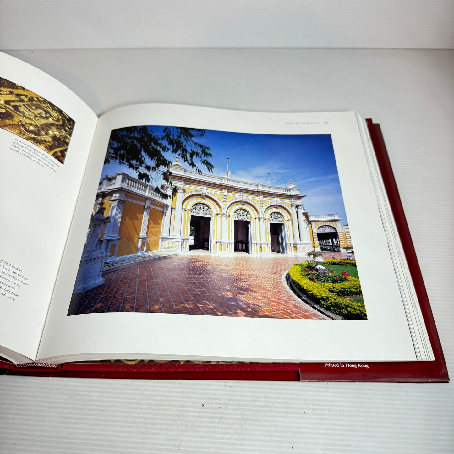 Palaces of Bangkok : Royal Residences of the Chakri Dynasty - Naengnoi Suksri & Michael Freeman (Vintage 1996)