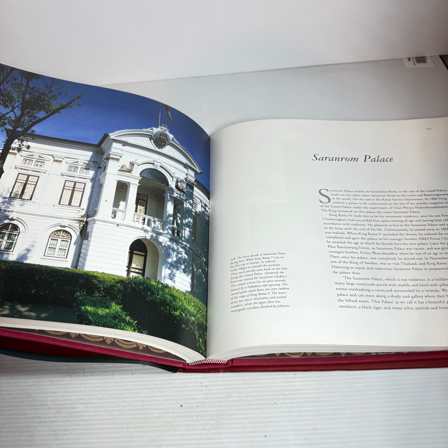 Palaces of Bangkok : Royal Residences of the Chakri Dynasty - Naengnoi Suksri & Michael Freeman (Vintage 1996)