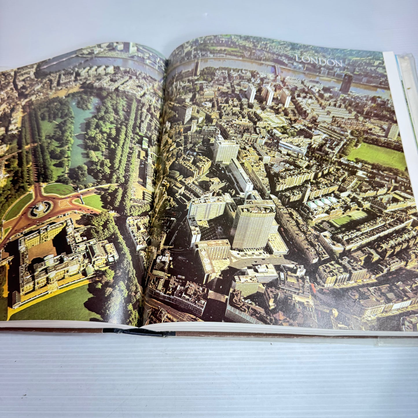 Illustrated Guide To Britain - AA (Vintage 1976)