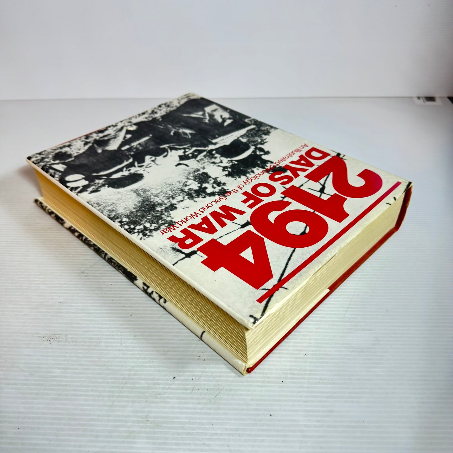 2194 Days of War : An Illustrated Chronology of the Second World War (Vintage 1979)
