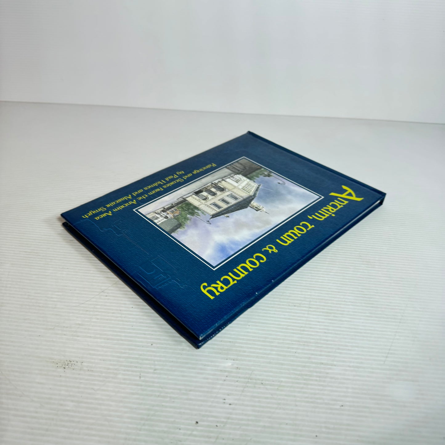 Antrim, Town & Country : Paintings and Stories from the Antrim Area - Paul Holmes and Alastair Smych