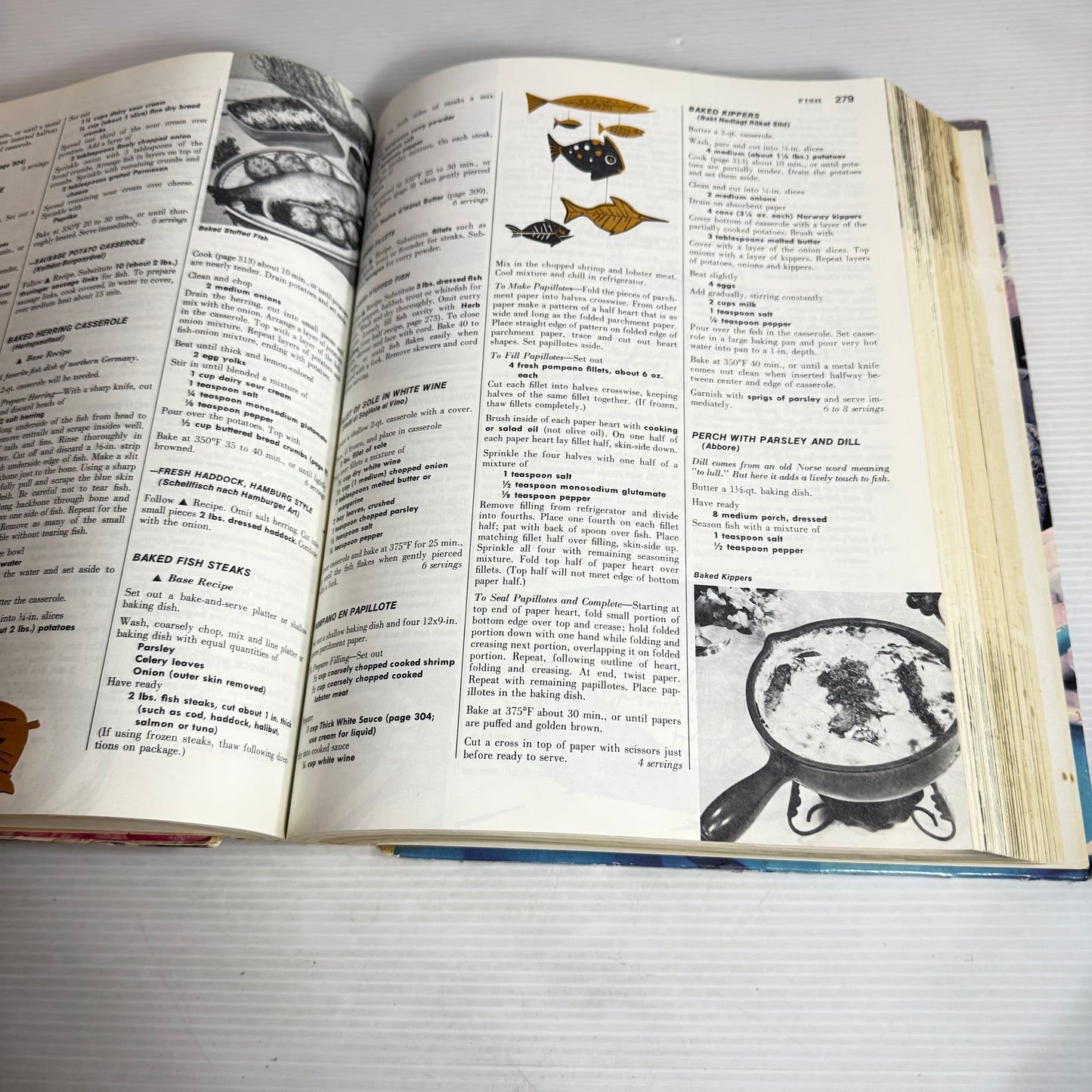 The New World Encyclopaedia of Cooking - Edited by the Staff of Culinary Arts Institute (Vintage 1972)