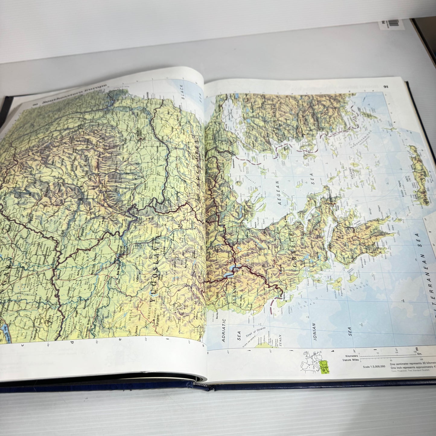Atlas of the World - Reader's Digest (Vintage 1989)