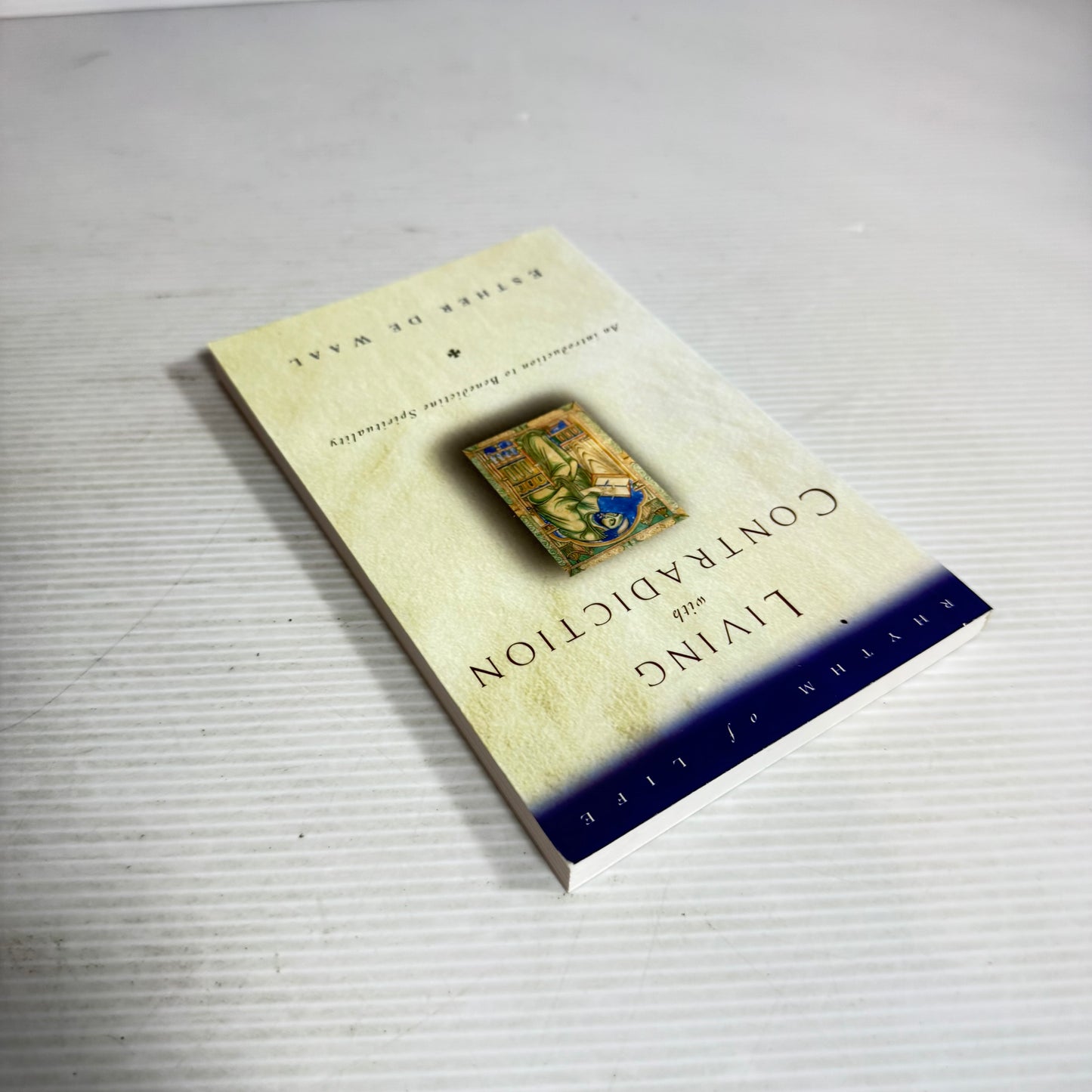 Living with Contradiction : An Introduction to Benedictine Spirituality - Esther De Waal