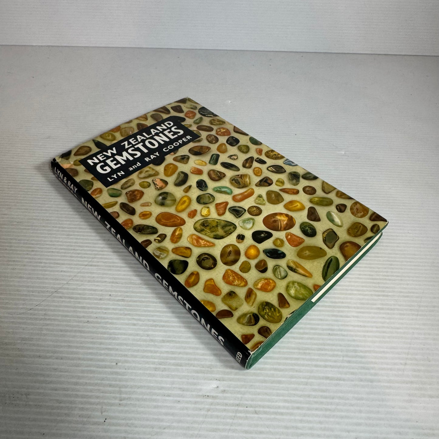New Zealand Gemstones - Lyn and Ray Cooper (Vintage 1966)