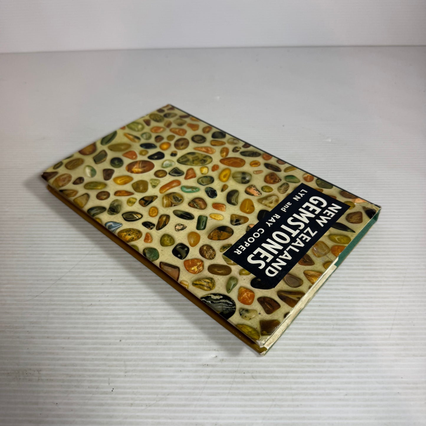 New Zealand Gemstones - Lyn and Ray Cooper (Vintage 1966)