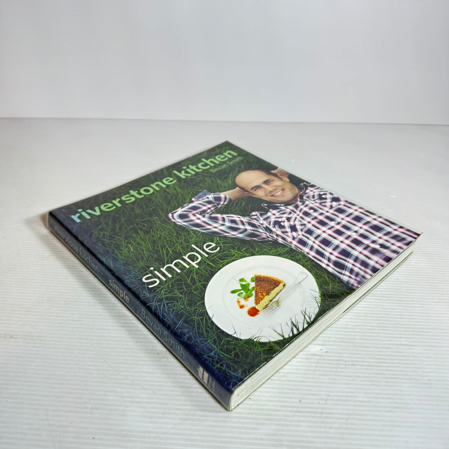 Riverstone Kitchen : Simple - Bevan Smith