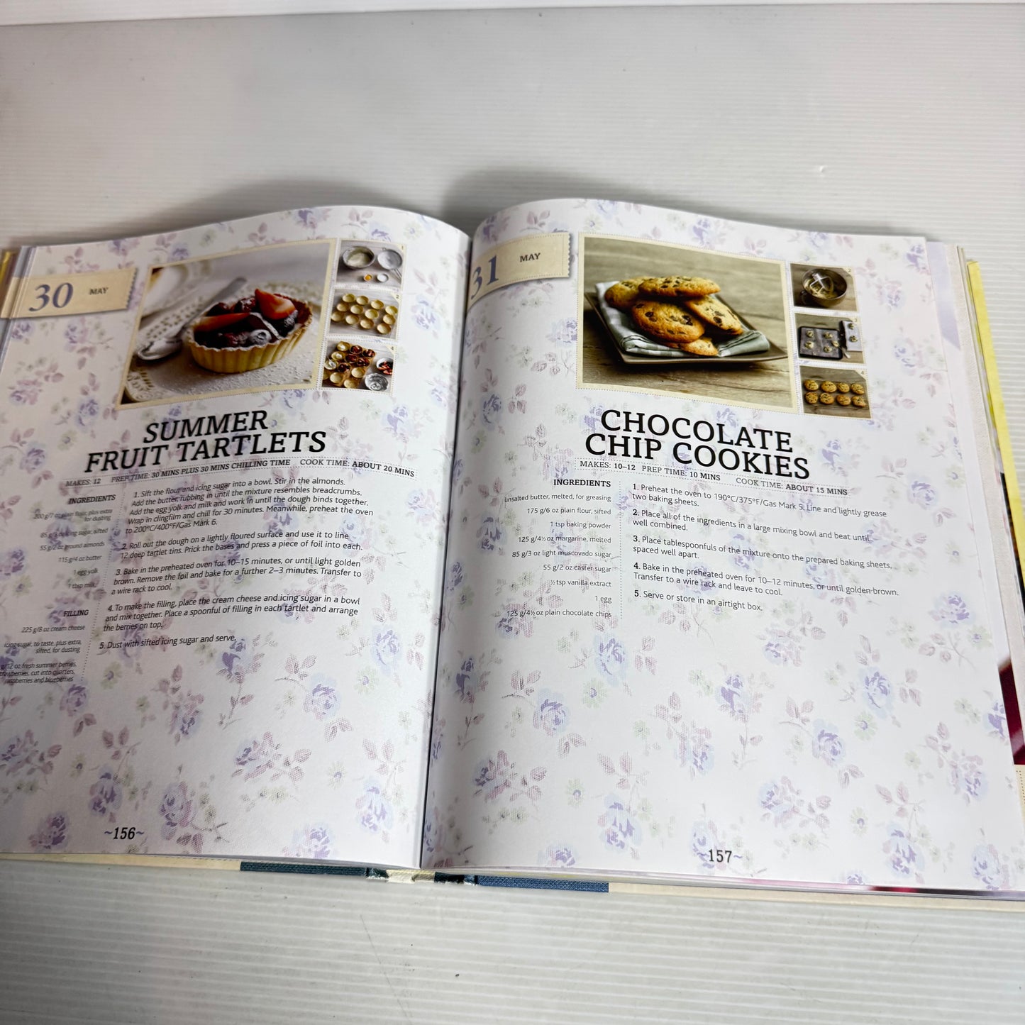 A Year Full of Recipes : 365 Recipes, One For Every Day of the Year Plus 1 For a Leap Year