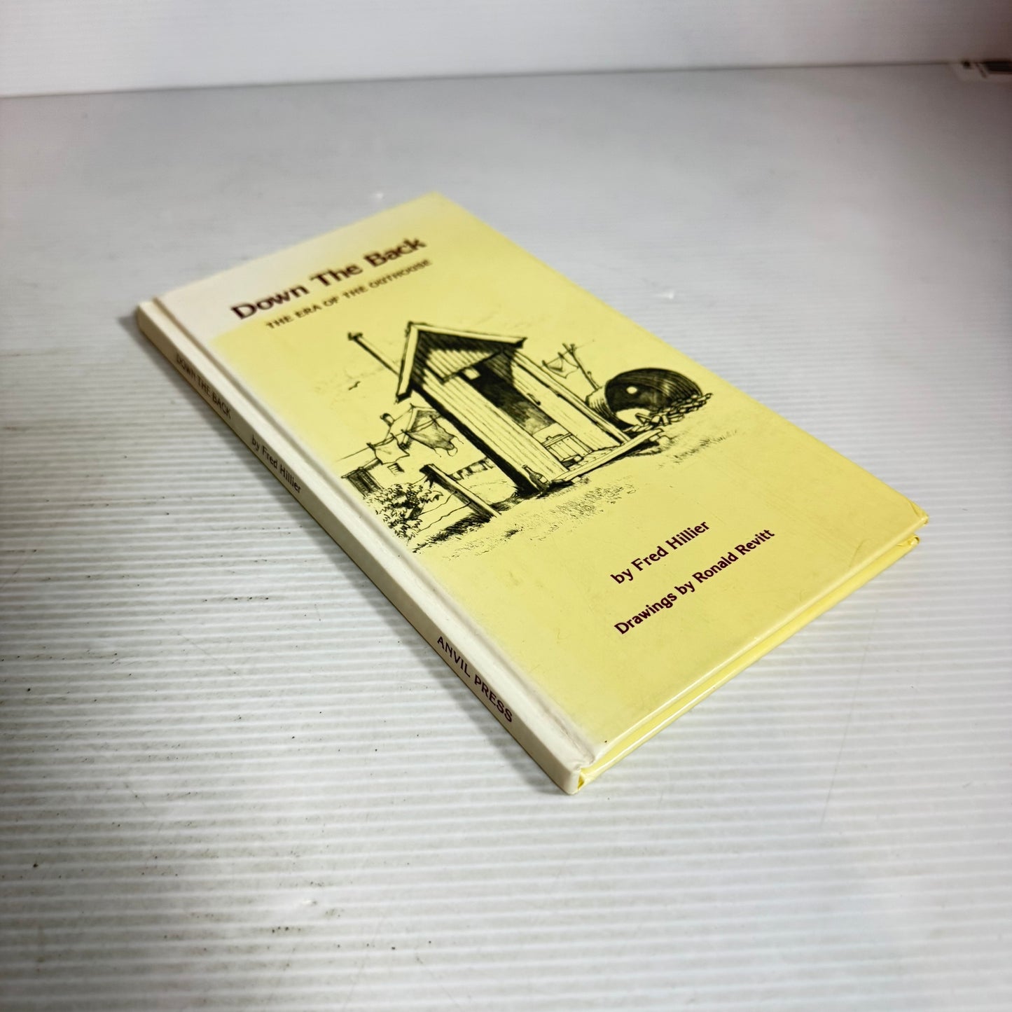 Down The Back : The Era of the Outhouse - Fred Hillier with Drawings by Ronald Revitt (Vintage 1988)