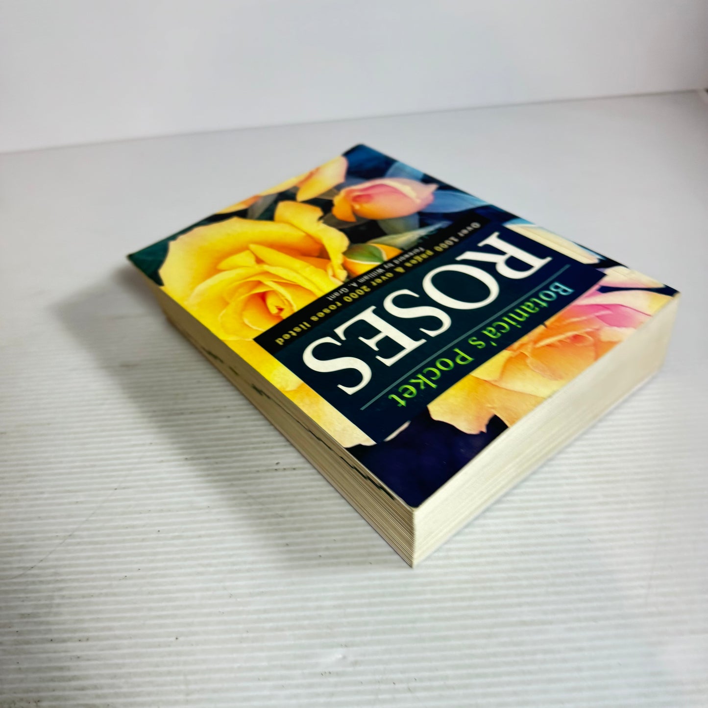 Botanica's Pocket Roses : Over 1000 Pages & Over 200 Roses Listed