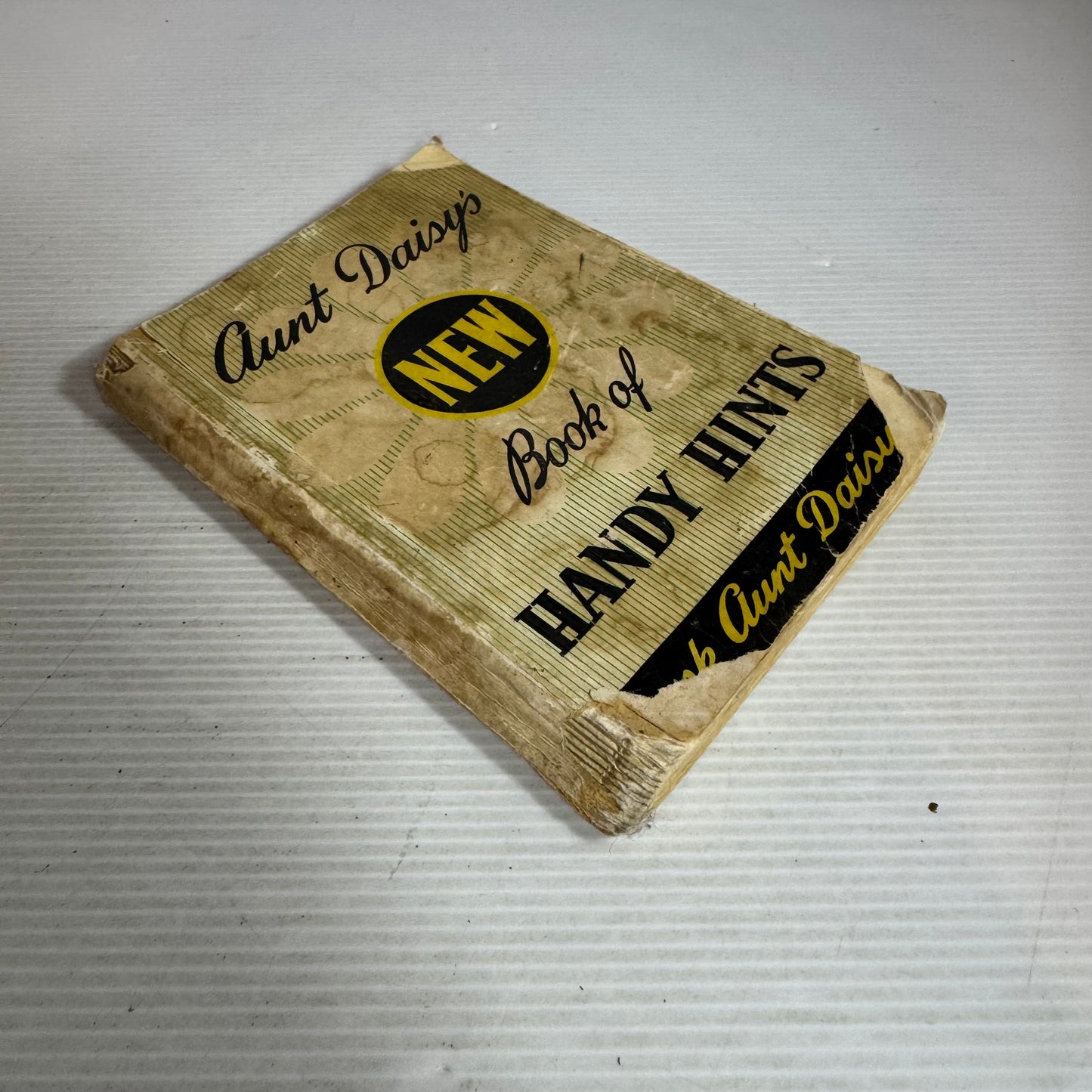 Aunt Daisy's New Book of Handy Hints (Vintage 1951 First Edition)