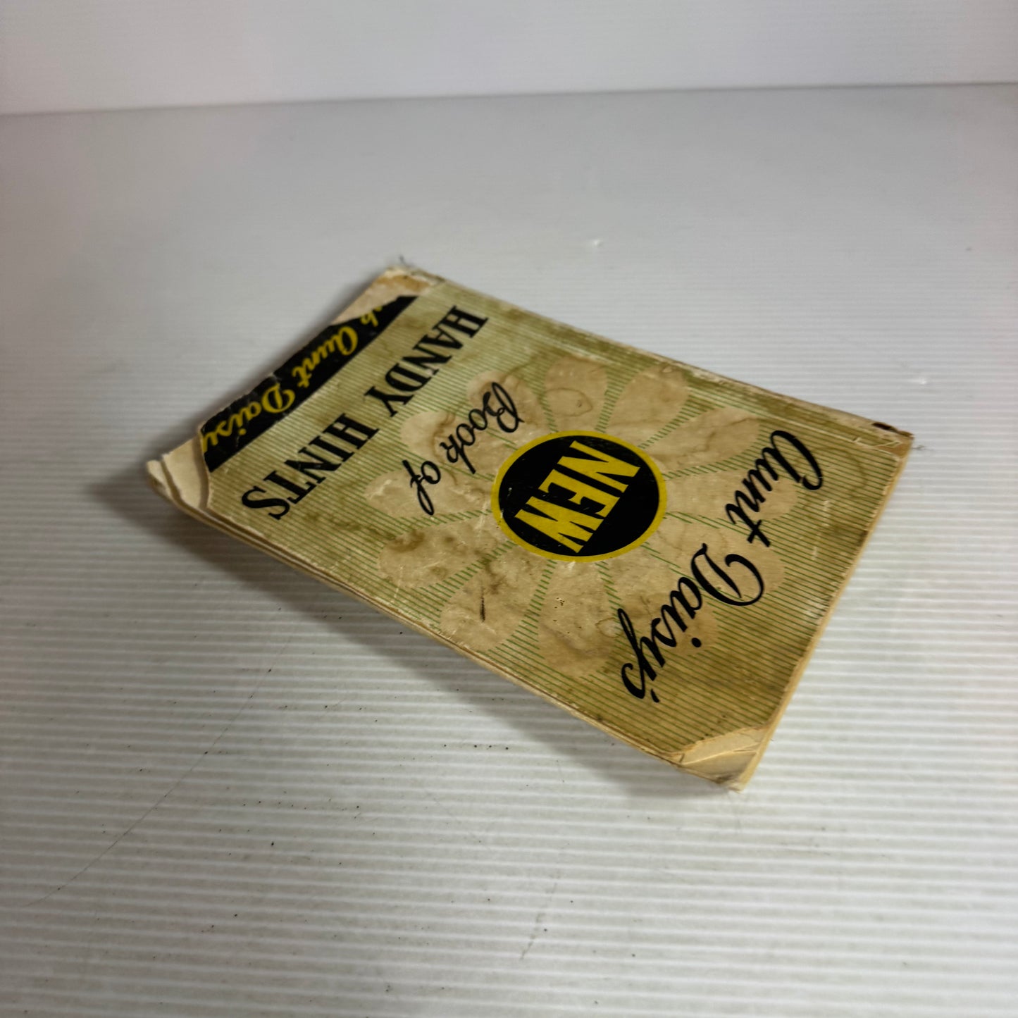 Aunt Daisy's New Book of Handy Hints (Vintage 1951 First Edition)