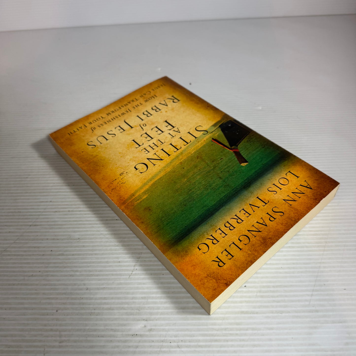 Sitting At The Feet of Rabbi Jesus : How The Jewishness of Jesus Can Transform Your Faith - Ann Spangler & Lois Tverberg