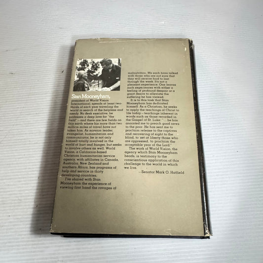 What Do You Say to A Hungry World - W. Stanley Mooneyham (Vintage 1975)