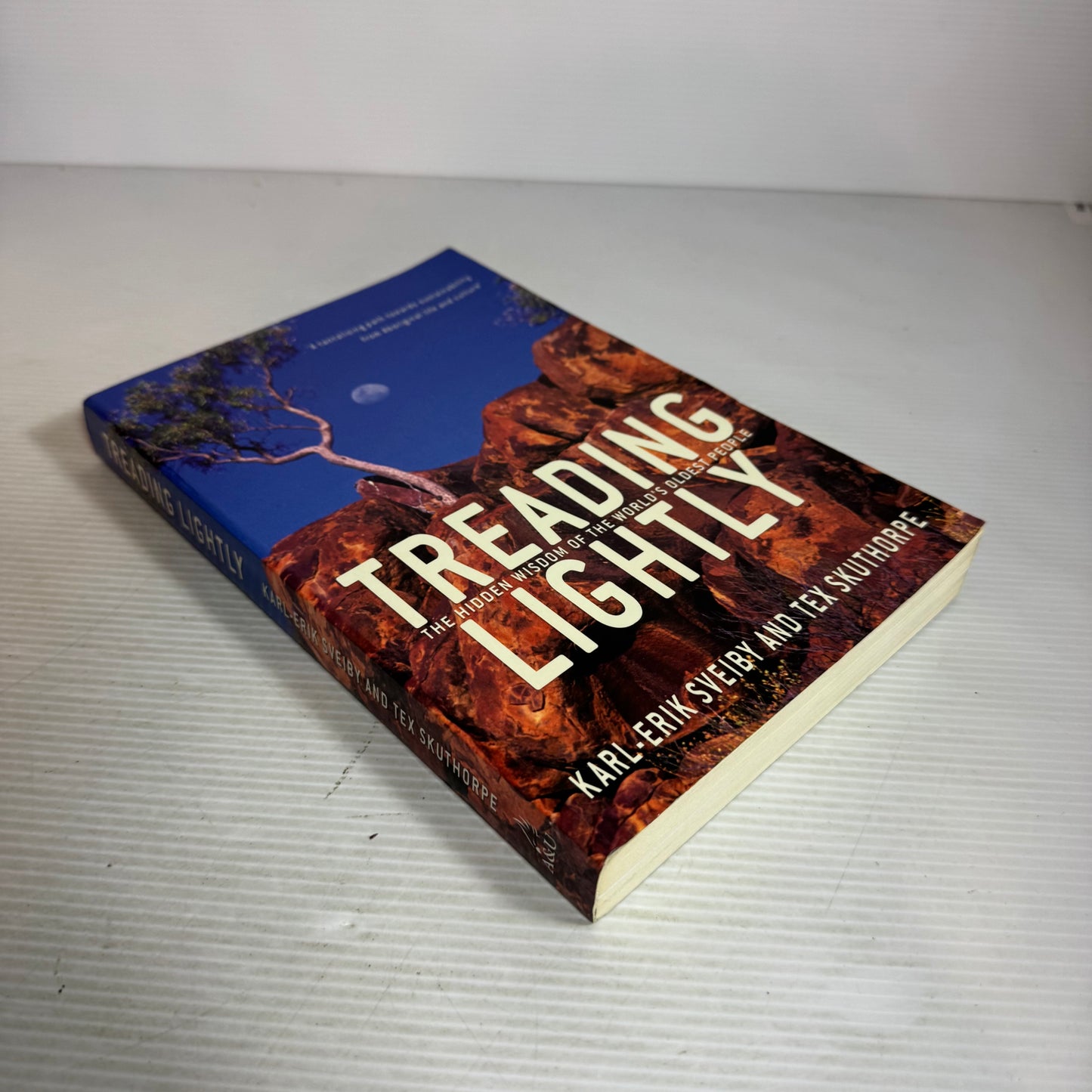 Treading Lightly : The Hidden Wisdom of the World's Oldest People - Karl-Erik Sveivy and Tex Skuthorpe