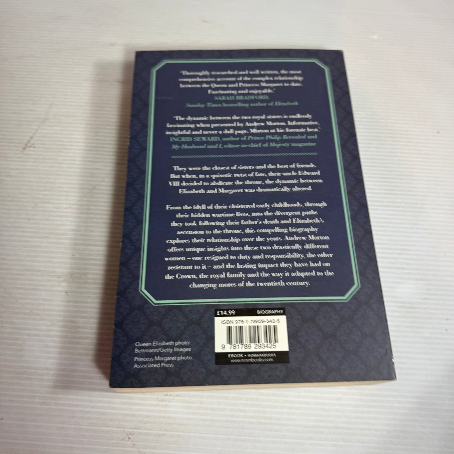 Elizabeth & Margaret : The Intimate World of the Windsor Sisters - Andrew Morton