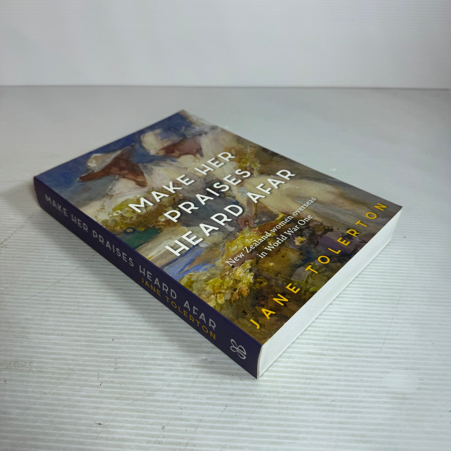Make Her Praises Heard Afar : New Zealand Women Overseas in World War One - Jane Tolerton