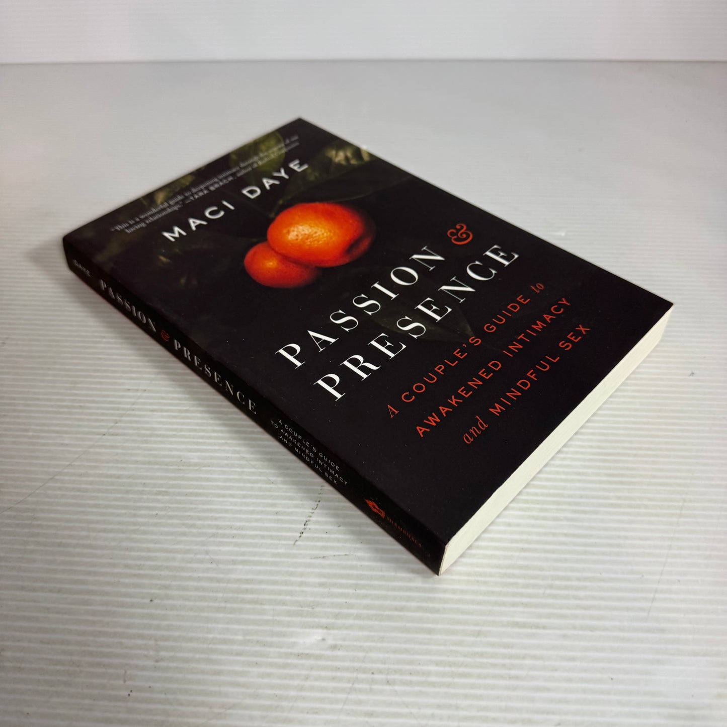 Passion & Presence : A Couple's Guide to Awakened intimacy and Mindful Sex - Maci Daye