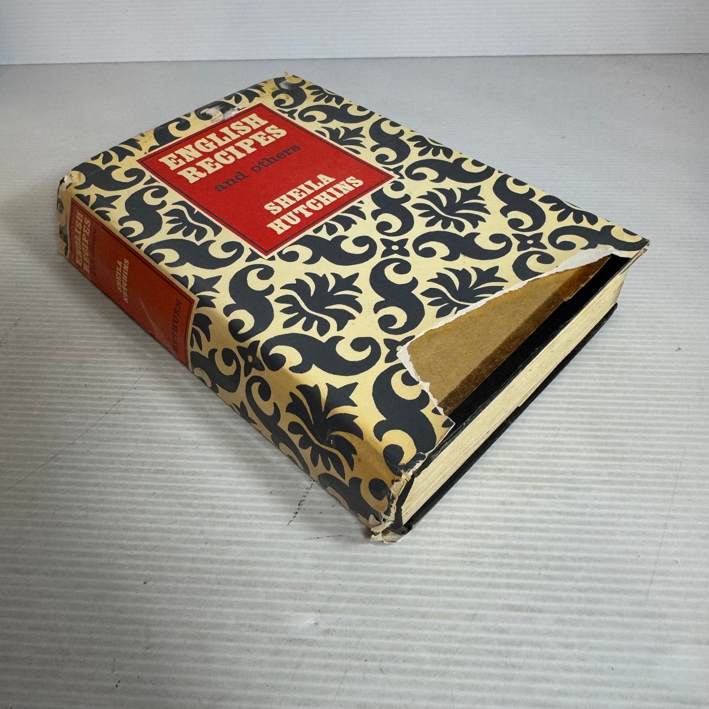 English Recipes and Others - Sheila Hutchins (Vintage 1967)
