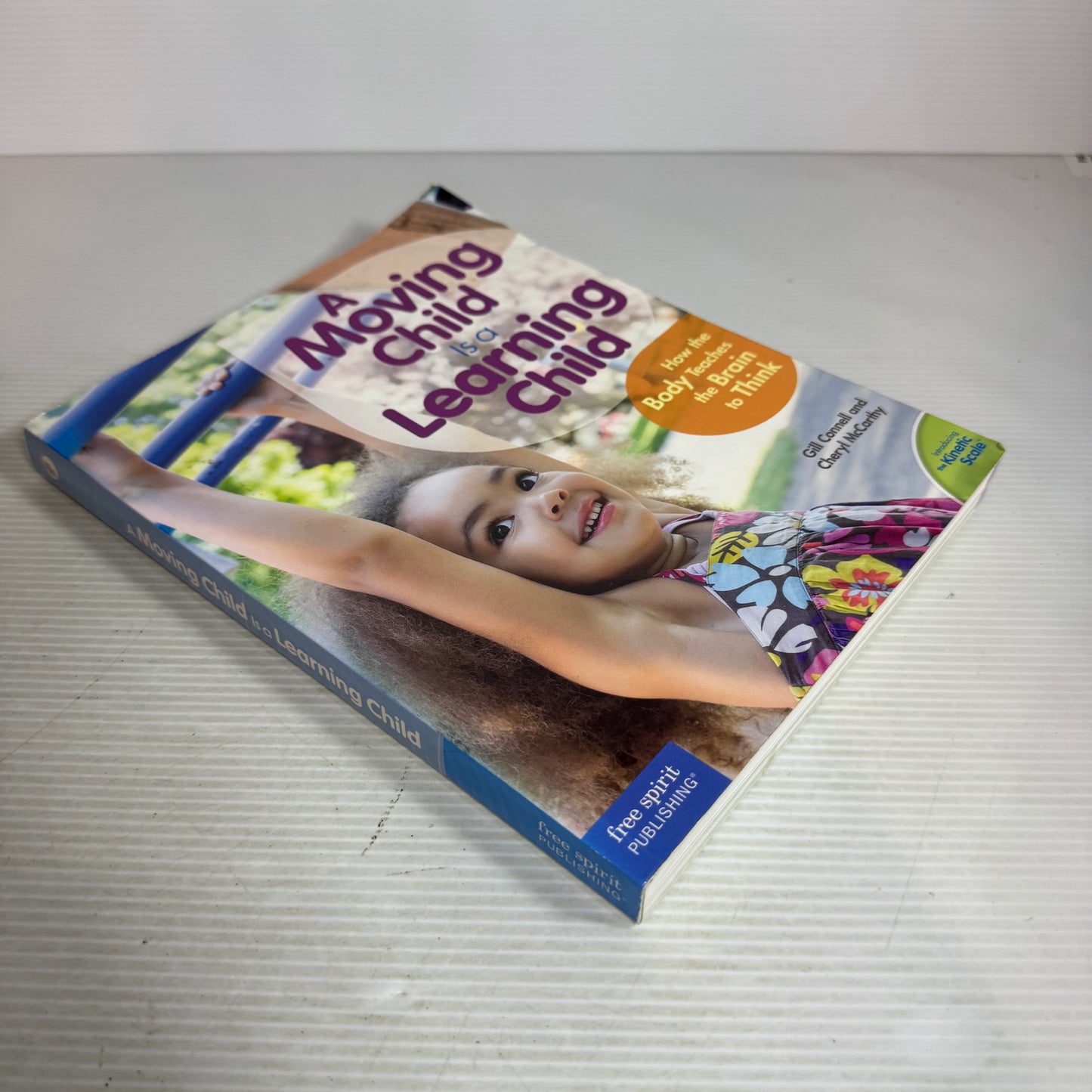 A Moving Child is a Learning Child : How the Body Teaches the Brain to Think - Gill Connell and Cheryl McCarthy