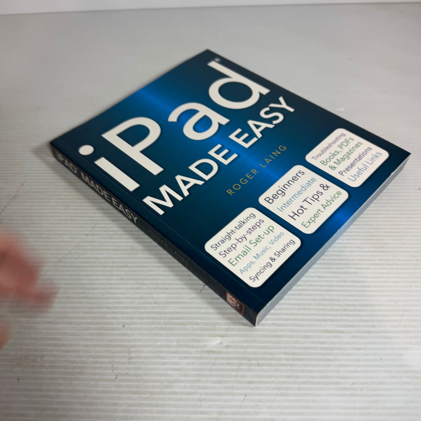 iPad Made Easy - Roger Laing