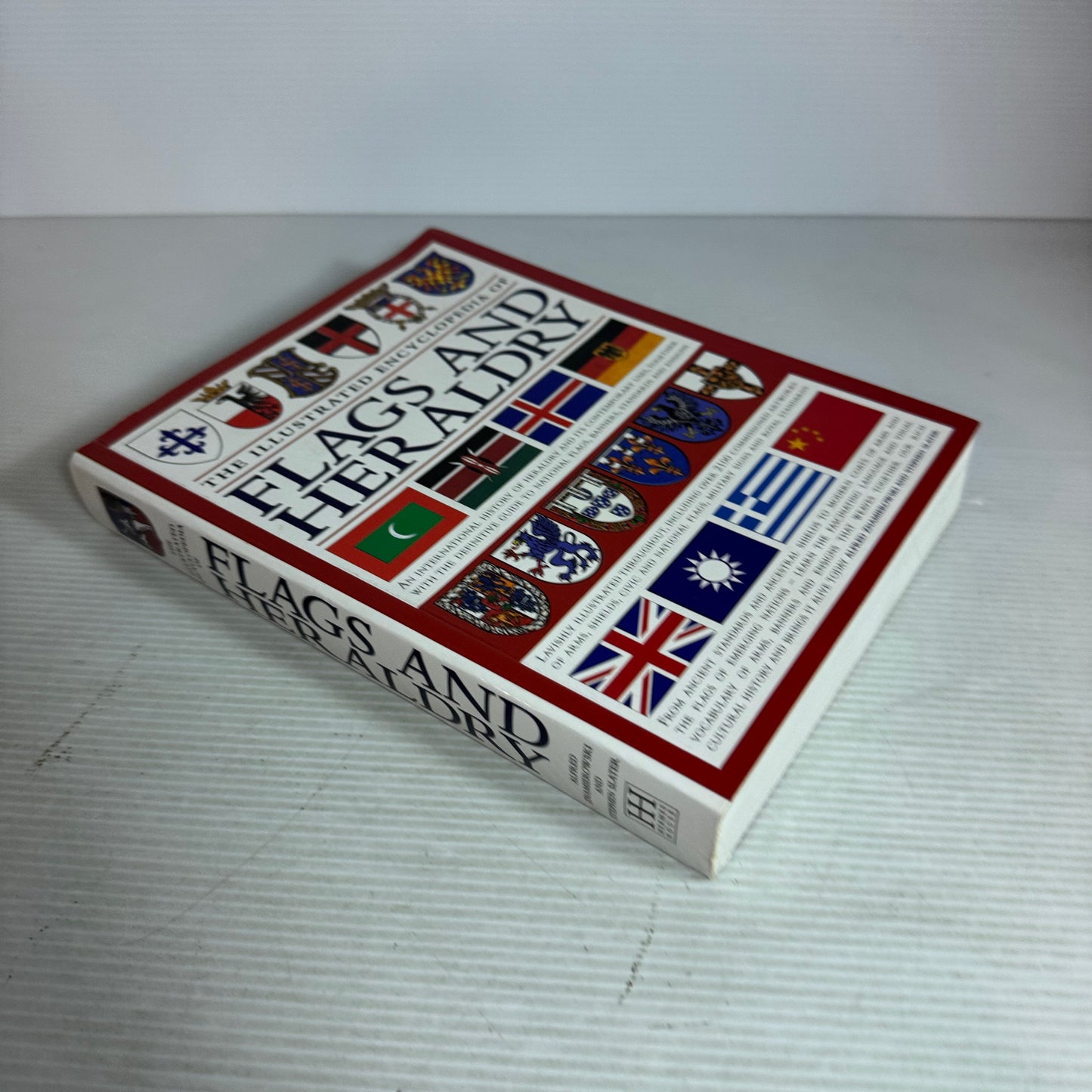 The Illustrated Encyclopaedia of Flags and Heraldry - Alfred Znamierowski and Stephen Slater