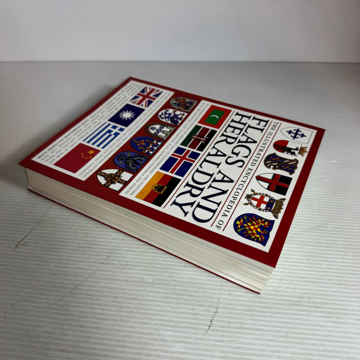 The Illustrated Encyclopaedia of Flags and Heraldry - Alfred Znamierowski and Stephen Slater