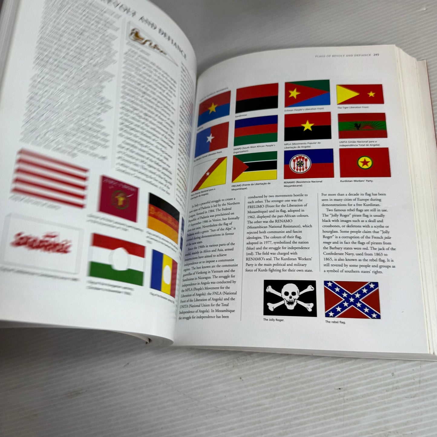 The Illustrated Encyclopaedia of Flags and Heraldry - Alfred Znamierowski and Stephen Slater