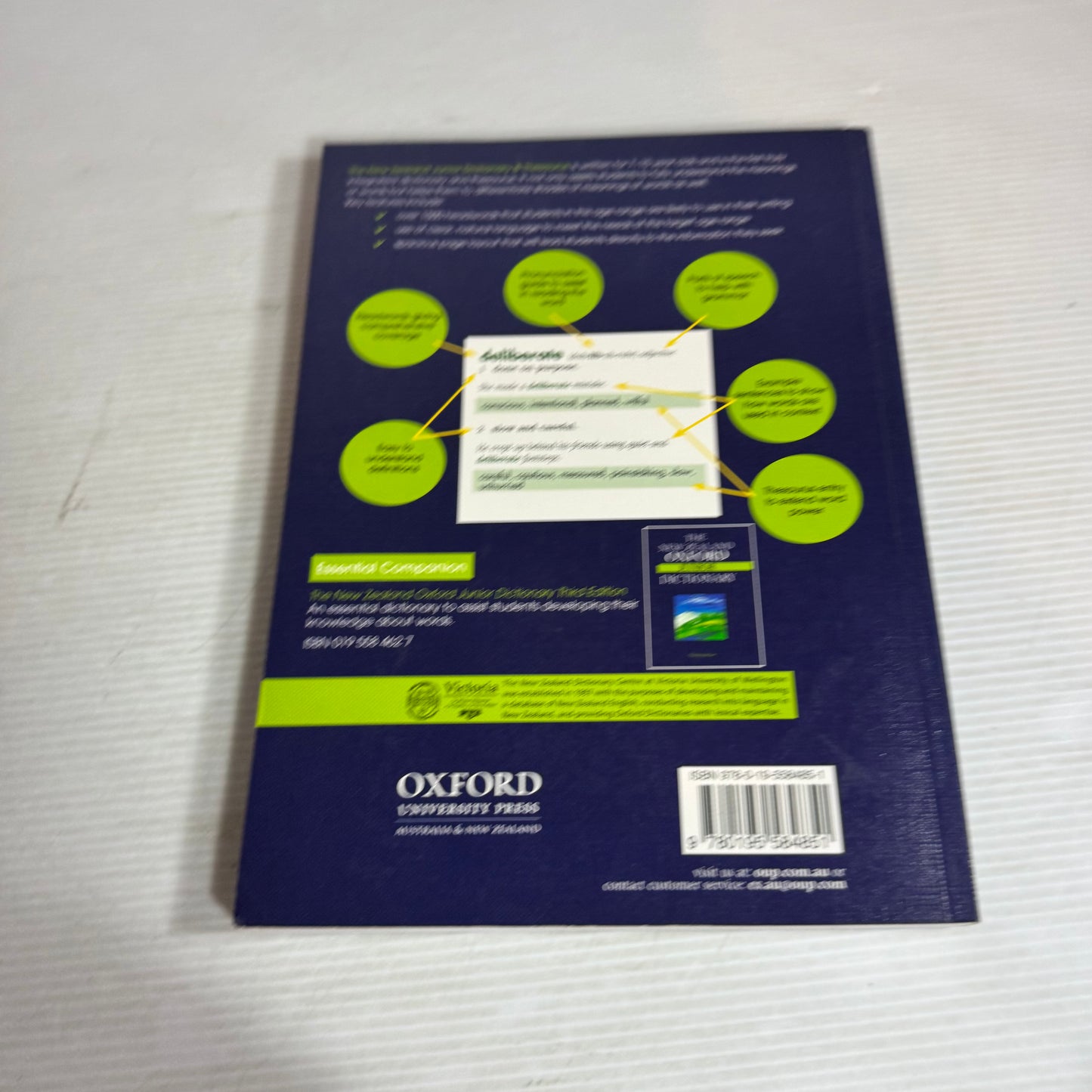 The New Zealand Junior Dictionary & Thesaurus - Oxford