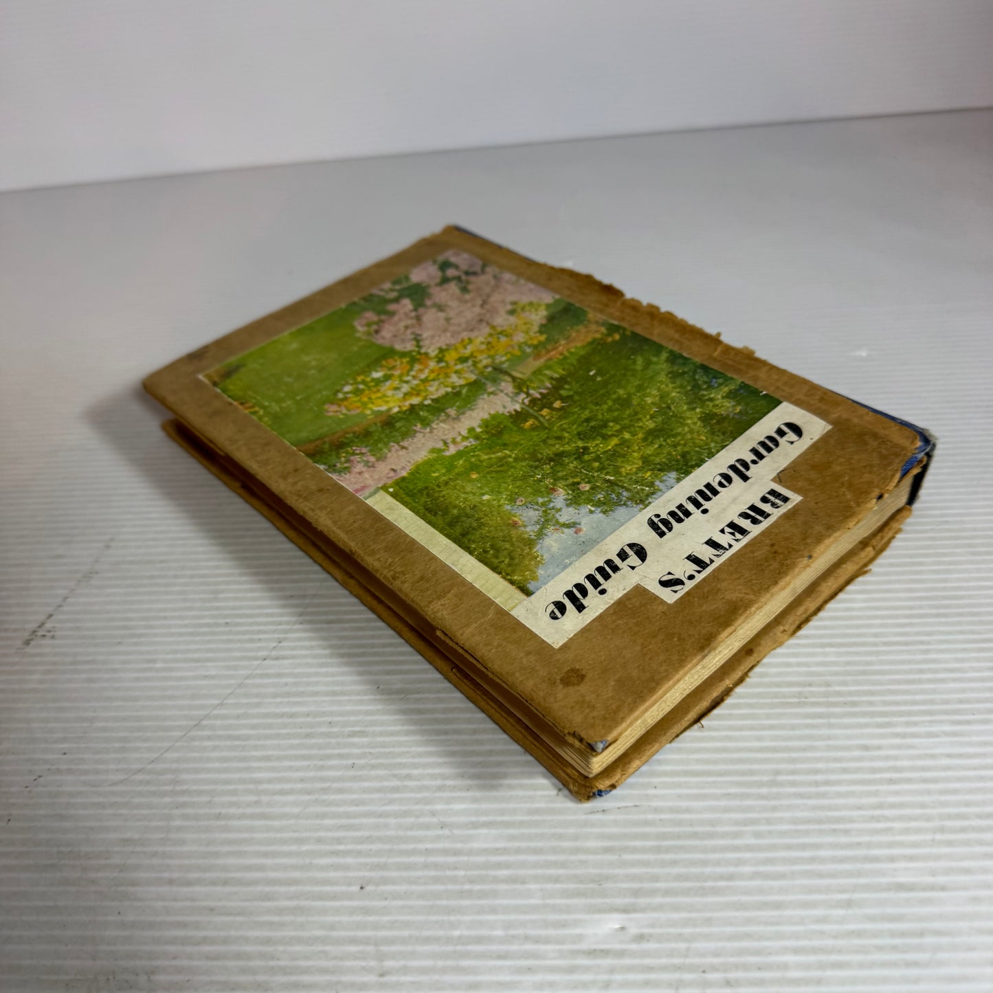 Brett's Gardening Guide For New Zealand Gardeners (Vintage 1942)