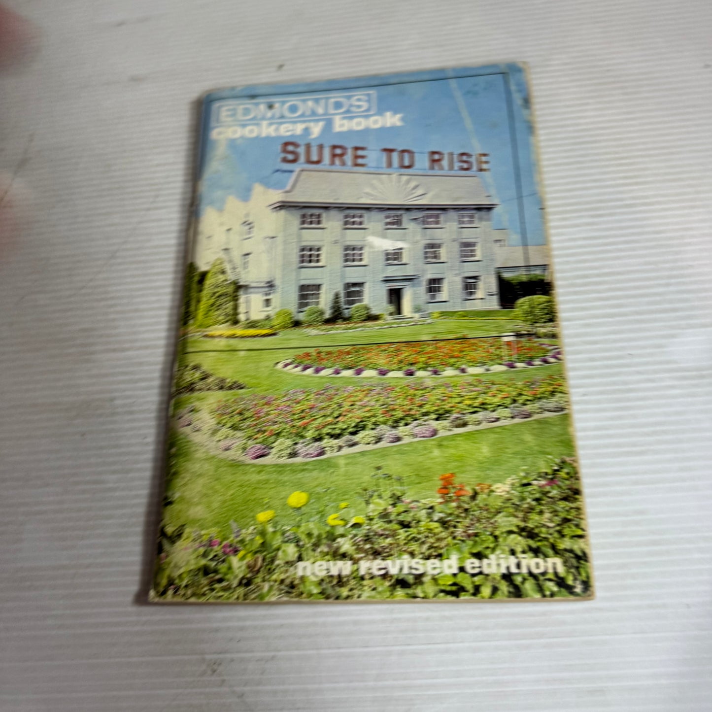 Edmonds Cookery Book Sure To Rise 10th Edition (Vintage 1969)